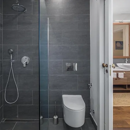 Luxury Porto Bus Holiday home *