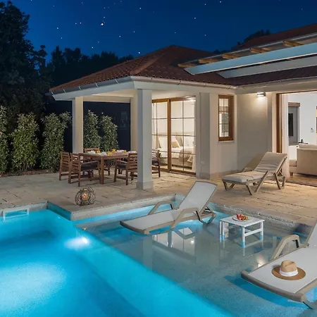 Luxury Porto Bus Holiday home *